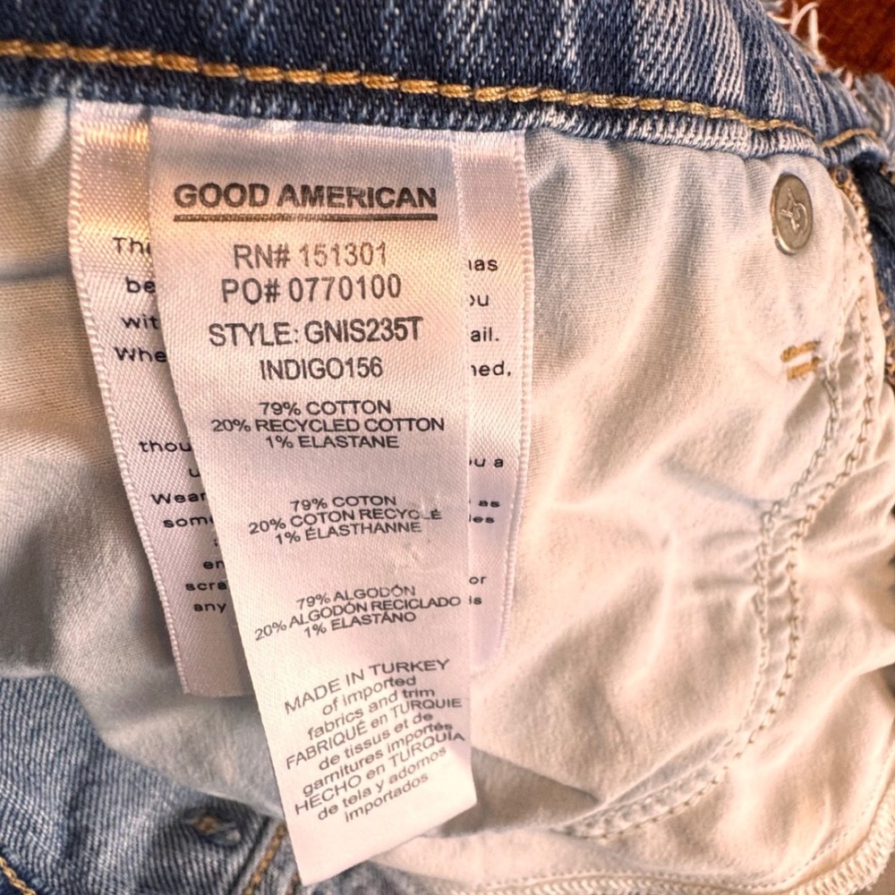 Good American Denim Cut Off Shorts Medium Wash Distressed Frayed Hem Size 4 27 - Picture 9 of 10